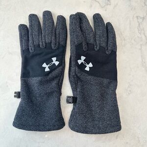 Under Armour Kids Gloves, Gray and Black Winter Gloves